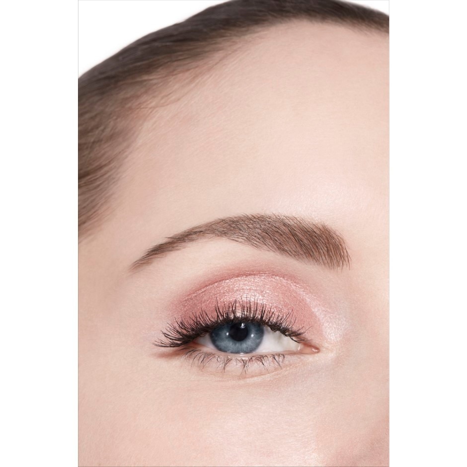 SOMBRA DE OJOS LÍQUIDA DE LARGA DURACIÓN